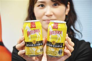 キリンビールが発売する缶ハイボール「ホワイトホースハイボール」＝２０日、東京都千代田区（平尾孝撮影）