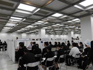 東京都内で例年開かれている留学生を対象にした就職面接会