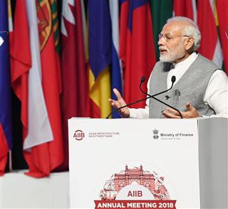 アジアインフラ投資銀行(AIIB)年次総会で演説するモディ首相=26日、インド西部ムンバイ(インド政府提供) アジアインフラ投資銀行(AIIB)年次総会で演説するモディ首相=26日、インド西部ムンバイ(インド政府提供)