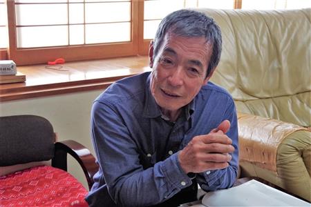 英虞湾で50年以上にわたり真珠養殖を手掛ける中井義久さん。真珠養殖の苦労を話してもらった