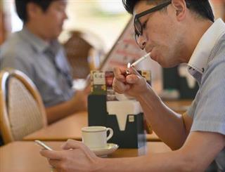 レストラン喫煙可能エリア＝６月２７日午後、東京都中央区（宮川浩和撮影）