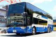ジェイアールバス関東が導入する欧州製の新型バス「ヨーロピアンスタイル２階建て車両」＝２日、東京都港区