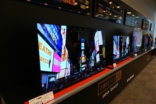 ヤマダ電機が独占販売する船井電機の4K有機ELテレビ=4日、東京都中央区 ヤマダ電機が独占販売する船井電機の4K有機ELテレビ=4日、東京都中央区