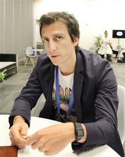 フェイスブックのワークプレイス事業を担当するジュリアン・コドーニュ氏=米サンノゼ(共同) フェイスブックのワークプレイス事業を担当するジュリアン・コドーニュ氏=米サンノゼ(共同)