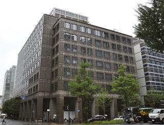 武田薬品工業が売却を検討する本社ビル＝６日午前、大阪市