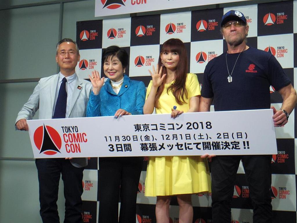 左から胸組光明実行委員会実行委員長、山東昭子参議院議員、中川翔子さん、マイケル・ルーカーさん