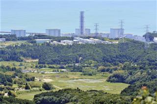 東京電力が廃炉方針を表明した福島県富岡町と楢葉町にまたがる福島第２原発＝６月２２日