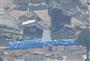 土のうが積まれた末政川の決壊地点＝１５日午後１時２９分、岡山県倉敷市真備町（本社ヘリから、永田直也撮影）