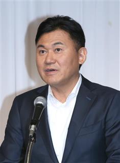 楽天会長兼社長の三木谷浩史氏=2月10日、大阪市北区(前川純一郎撮影) 楽天会長兼社長の三木谷浩史氏=2月10日、大阪市北区(前川純一郎撮影)