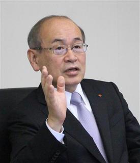 インタビューに応じる住友生命保険の橋本雅博社長＝東京都中央区