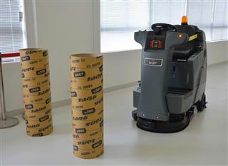 障害物を検知するとＡＩが判断して回避する＝東京都中央区