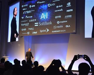 ＡＩの重要性を強調し、規制をかける政府への批判を繰り返したソフトバンクの孫正義会長兼社長＝１９日、東京都港区