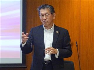 中国での新工場建設を発表するリコーの山下良則社長＝１９日、東京都大田区