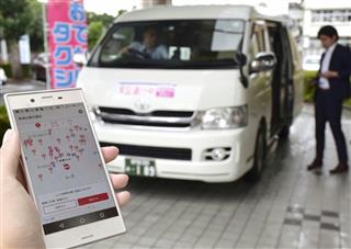 ＮＴＴドコモが開発した効率運行システムの実証運行＝４日、鹿児島県肝付町