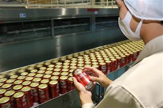 ビール類を当初計画よりも増産するキリンビールの福岡工場＝福岡県朝倉市（キリンビール提供）