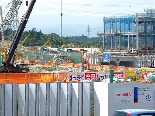東芝メモリ新工場の建設現場。三重県の四日市工場に続く第２の生産拠点となる＝２４日、岩手県北上市（山沢義徳撮影）
