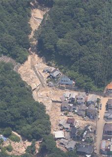 広島市安芸区矢野東の土砂崩れ現場＝１４日午後