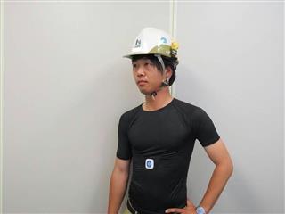 長谷工コーポレーションが導入した「スマートフィットforwork」。シャツに張り付けたセンサーを通じて体温などの情報を取得し体調変化に関わる情報を通知する(提供写真) 長谷工コーポレーションが導入した「スマートフィットforwork」。シャツに張り付けたセンサーを通じて体温などの情報を取得し体調変化に関わる情報を通知する(提供写真)