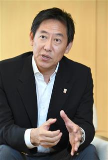 「収益を出す工夫が必要だ」と話すスポーツ庁の鈴木大地長官