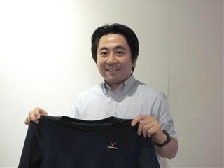 リカバリーウエアをアピールするベネクスの中村太一社長