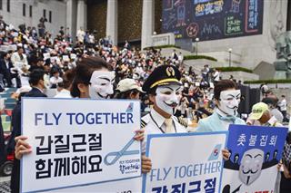 アシアナ航空経営陣の退陣などを求め開かれた集会＝７月６日、ソウル（共同）