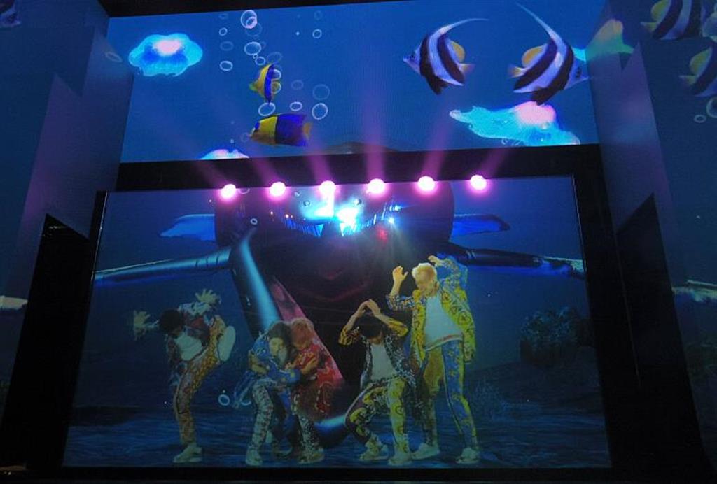 「Ａ．Ｂ．Ｃ－Ｚ」とコラボレーションした東京ジョイポリスで上映されているプレミアムデジタルライブ