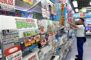 大阪市内の家電量販店。消費税率の引き上げが予定通り実施されれば、個人消費の落ち込みが懸念される