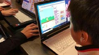 ソーシャルドローンが行っているプログラミング教育の様子 ソーシャルドローンが行っているプログラミング教育の様子