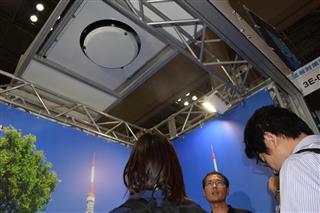 パナソニックが来春に発売する屋外用ミスト式冷却機「グリーンエアコン」