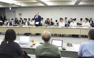 プラスチックごみの大幅削減に向け開かれた、中央環境審議会の小委員会の初会合=17日午前、東京都千代田区 プラスチックごみの大幅削減に向け開かれた、中央環境審議会の小委員会の初会合=17日午前、東京都千代田区