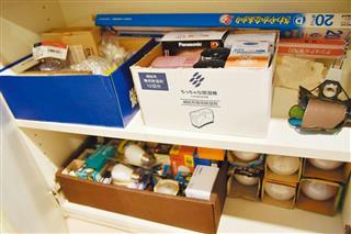 戸棚から１００個を超える電球が出てきた