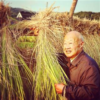 生前の本田武義氏。酒造好適米「山田錦」にこだわり抜いた(酒サムライのミッキー・チャン氏提供) 生前の本田武義氏。酒造好適米「山田錦」にこだわり抜いた(酒サムライのミッキー・チャン氏提供)
