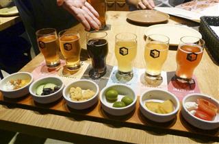 東京・代官山の「スプリングバレーブルワリー東京」。店を代表するクラフトビールとそれに合う料理のセット