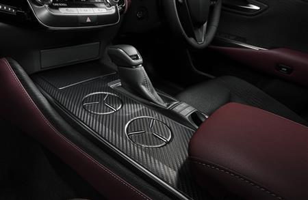 新型クラウンの車内