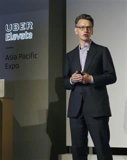 東京都内で講演するウーバー・テクノロジーズのバーニー・ハーフォード最高執行責任者＝３０日