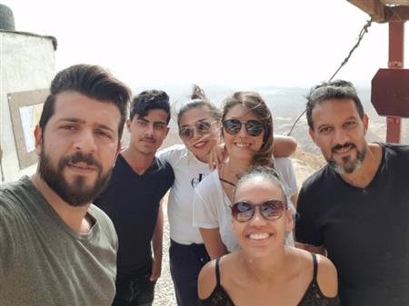 山本さん。ヨルダン旅行の際に仲良くなった現地の方々