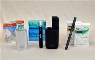 加熱式タバコ（左から）グロー（ｇｌｏ）、アイコス（ｉＱＯＳ）、プルーム・テック（Ｐｌｏｏｍ ＴＥＣＨ）