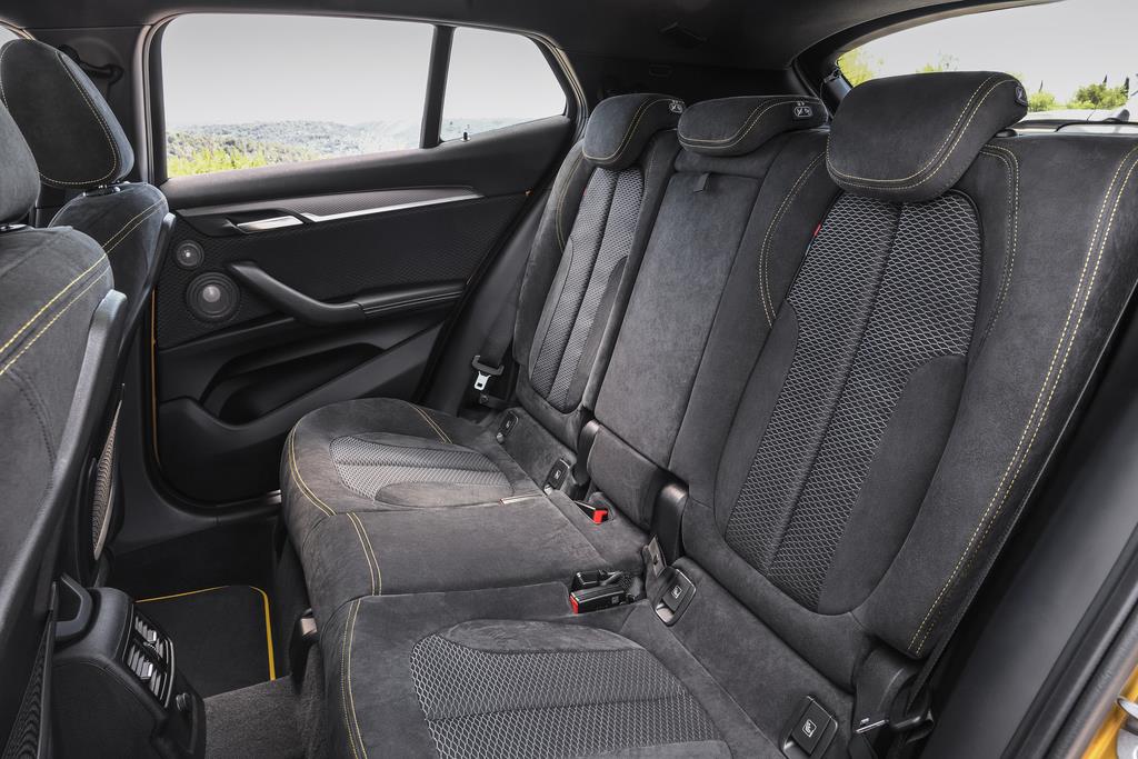 ＢＭＷ Ｘ２の車内