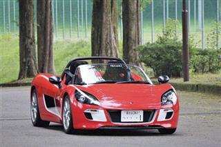 樹脂製フロント窓を搭載したＧＬＭのスポーツ型ＥＶ「トミーカイラＺＺ」