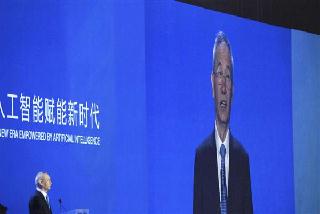 １７日、上海で開幕したＡＩ技術の展示会で演説する中国の劉鶴副首相（共同）