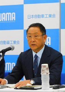 自動車関連の税負担軽減を訴える日本自動車工業会の豊田章男会長＝２０日、東京都港区（高橋寛次撮影）