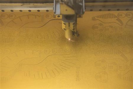 現在はレーザーカッターにより、段ボール以外のさまざまな素材の加工が可能。