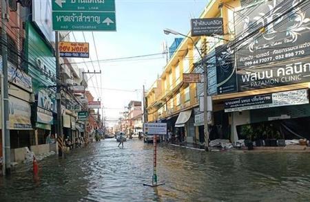 タイ 大洪水の悪夢再びか ダムの水位急上昇 貯水率１００ 超えも間近 2 3ページ Sankeibiz サンケイビズ