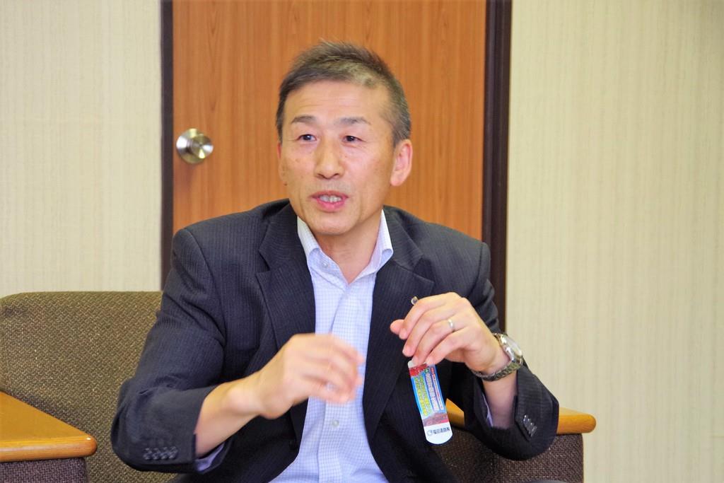 舗装損傷診断システムについて説明する田口仁技術研究所長