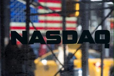 米ニューヨーク、タイムズスクエアのナスダックボード（ロイター）