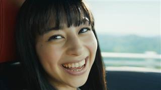 トヨタ自動車「カローラスポーツ」のテレビＣＭの一場面