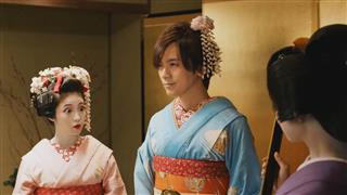 第一生命保険は若者に人気のあるタレントのＤＡＩＧＯさん（中央）、今田美桜さん（左）をテレビＣＭに起用し、若年層にアピールする