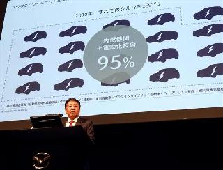 マツダの丸本明社長=2日午後、東京都港区(臼井慎太郎撮影) マツダの丸本明社長=2日午後、東京都港区(臼井慎太郎撮影)