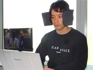 「ウェアスペース」で周囲の雑音をカットし、視界を絞って作業への集中力を高める=2日、東京都港区 「ウェアスペース」で周囲の雑音をカットし、視界を絞って作業への集中力を高める=2日、東京都港区