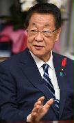 グループインタビューに答える吉川貴盛新農水相＝３日午後、東京都千代田区（宮川浩和撮影）